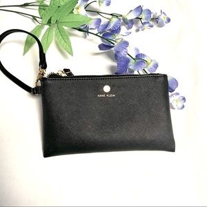 NWOT Anne Klein Black Wristlet Clutch For …